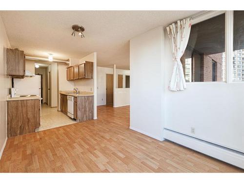 413-738 3 Avenue Sw, Calgary, AB - Indoor Photo Showing Kitchen