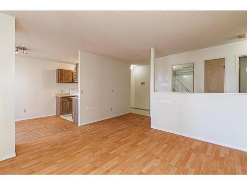 413-738 3 Avenue Sw, Calgary, AB - Indoor Photo Showing Kitchen