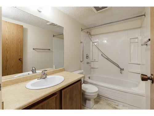 413-738 3 Avenue Sw, Calgary, AB - Indoor Photo Showing Bathroom