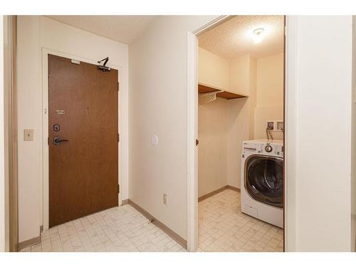 413-738 3 Avenue Sw, Calgary, AB - Indoor Photo Showing Laundry Room