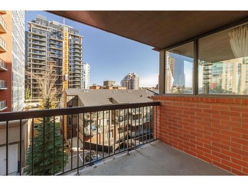 413-738 3 Avenue Sw, Calgary, AB - Outdoor With Exterior