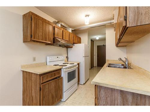 413-738 3 Avenue Sw, Calgary, AB - Indoor Photo Showing Kitchen With Double Sink