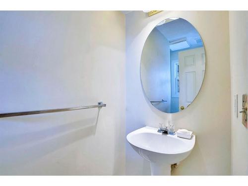 2266 Passchendaele Avenue Sw, Calgary, AB - Indoor Photo Showing Bathroom