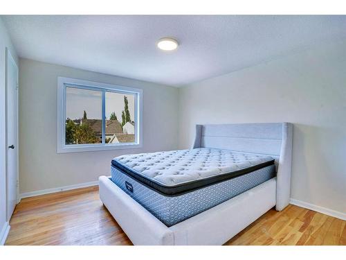 2266 Passchendaele Avenue Sw, Calgary, AB - Indoor Photo Showing Bedroom