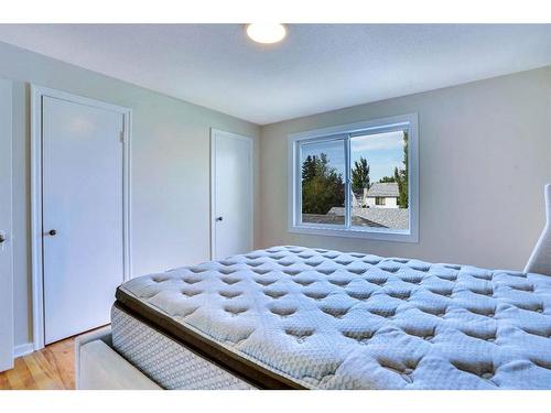 2266 Passchendaele Avenue Sw, Calgary, AB - Indoor Photo Showing Bedroom