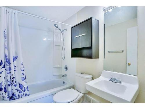 2266 Passchendaele Avenue Sw, Calgary, AB - Indoor Photo Showing Bathroom