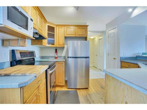 2266 Passchendaele Avenue Sw, Calgary, AB - Indoor Photo Showing Kitchen