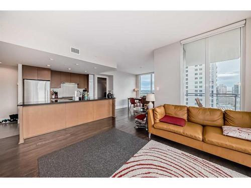 1504-1111 10 Street Sw, Calgary, AB - Indoor Photo Showing Living Room