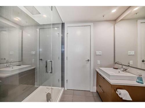 1504-1111 10 Street Sw, Calgary, AB - Indoor Photo Showing Bathroom