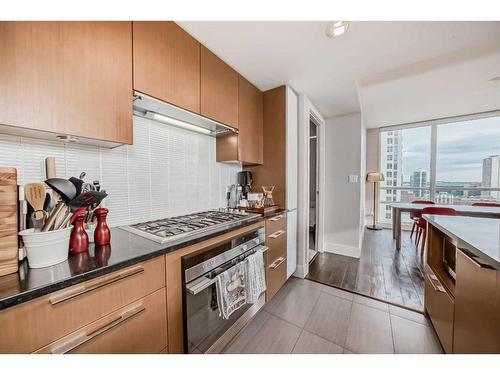 1504-1111 10 Street Sw, Calgary, AB - Indoor Photo Showing Kitchen With Upgraded Kitchen