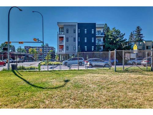 203-2702 17Th, Calgary, AB 