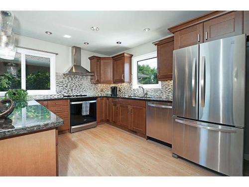 348 Adams Crescent Se, Calgary, AB - Indoor Photo Showing Kitchen With Stainless Steel Kitchen With Upgraded Kitchen