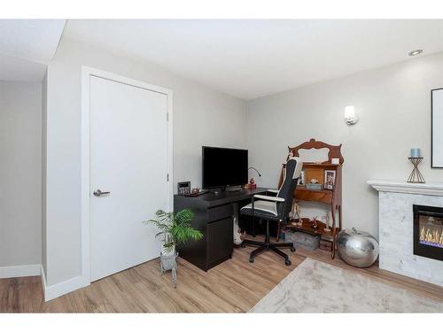 348 Adams Crescent Se, Calgary, AB - Indoor