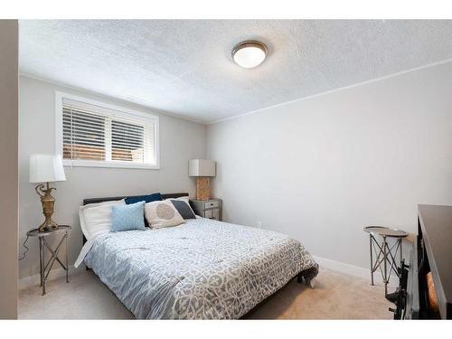 348 Adams Crescent Se, Calgary, AB - Indoor Photo Showing Bedroom