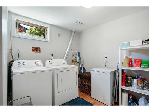 348 Adams Crescent Se, Calgary, AB - Indoor Photo Showing Laundry Room