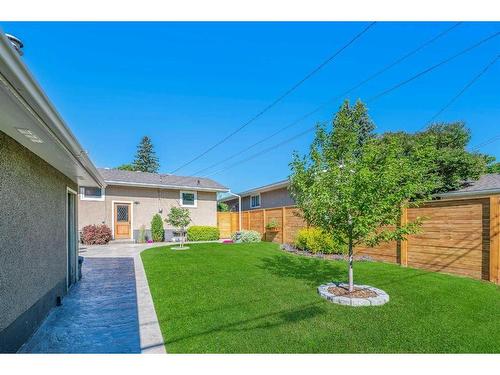 348 Adams Crescent Se, Calgary, AB - Outdoor