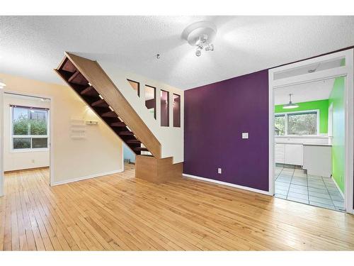 2121 Bowness Road Nw, Calgary, AB - Indoor Photo Showing Other Room