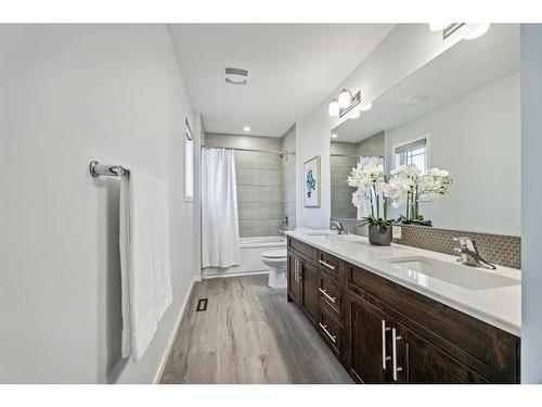 160 Carringham Way Nw, Calgary, AB - Indoor Photo Showing Bathroom