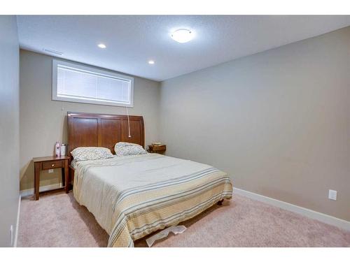 23 Everwoods Park Sw, Calgary, AB - Indoor Photo Showing Bedroom