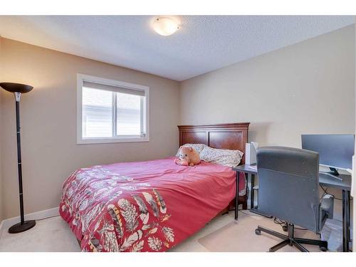 23 Everwoods Park Sw, Calgary, AB - Indoor Photo Showing Bedroom