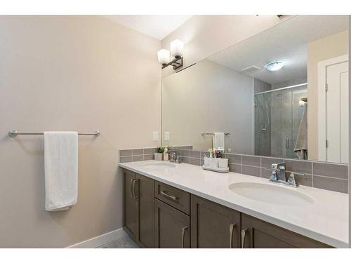 138 Baywater Way Sw, Airdrie, AB - Indoor Photo Showing Bathroom