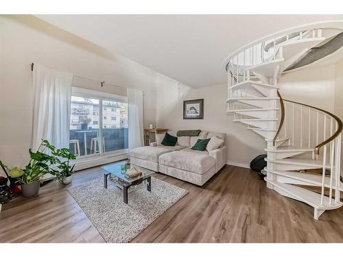 303-730 2 Avenue Nw, Calgary, AB - Indoor Photo Showing Living Room