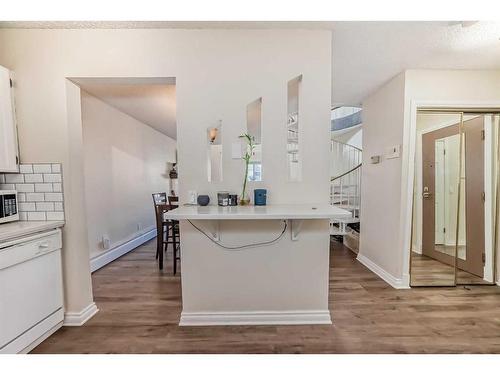 303-730 2 Avenue Nw, Calgary, AB - Indoor Photo Showing Kitchen