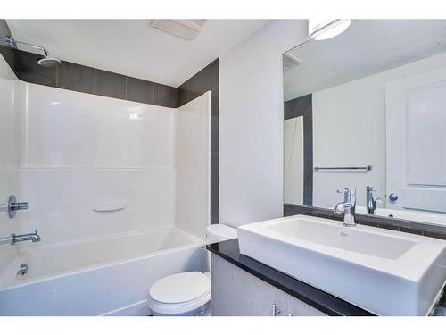 3304-240 Skyview Ranch Road Ne, Calgary, AB - Indoor Photo Showing Bathroom