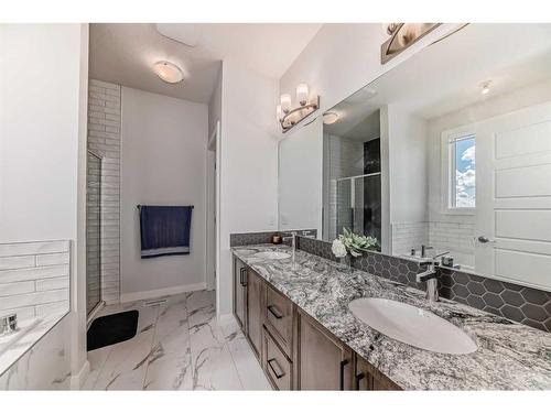 628 West Lakeview Dr Drive, Chestermere, AB - Indoor Photo Showing Bathroom