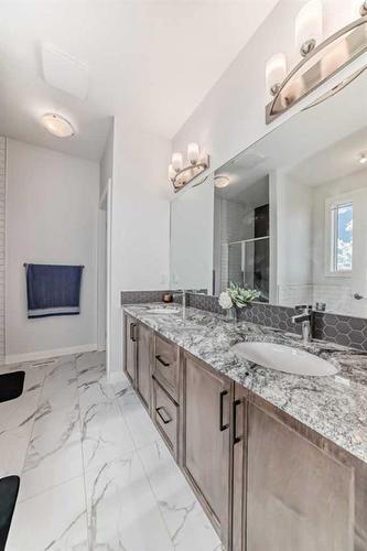 628 West Lakeview Dr Drive, Chestermere, AB - Indoor Photo Showing Bathroom