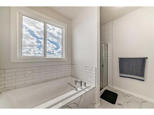 628 West Lakeview Dr Drive, Chestermere, AB - Indoor Photo Showing Bathroom