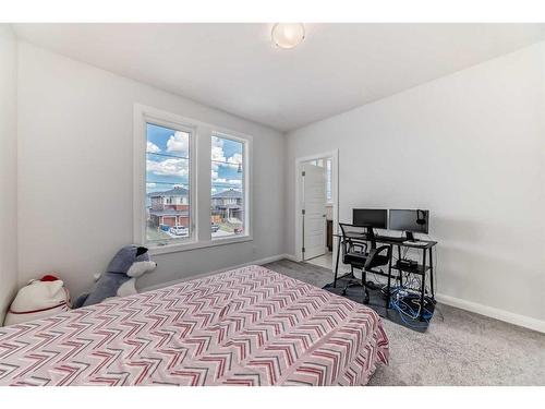 628 West Lakeview Dr Drive, Chestermere, AB - Indoor Photo Showing Bedroom