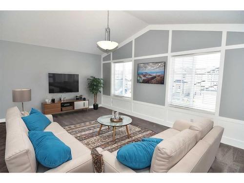 177 Baysprings Gardens Sw, Airdrie, AB - Indoor Photo Showing Living Room