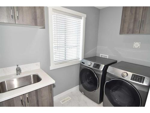 177 Baysprings Gardens Sw, Airdrie, AB - Indoor Photo Showing Laundry Room