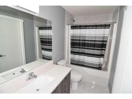 177 Baysprings Gardens Sw, Airdrie, AB - Indoor Photo Showing Bathroom