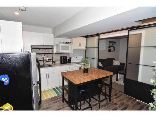 177 Baysprings Gardens Sw, Airdrie, AB - Indoor Photo Showing Kitchen