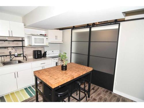 177 Baysprings Gardens Sw, Airdrie, AB - Indoor Photo Showing Kitchen