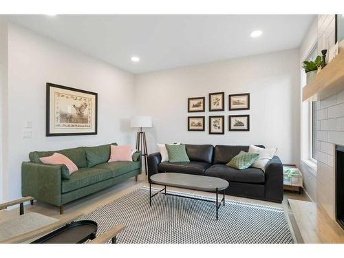 55 Shawnee Heath Sw, Calgary, AB - Indoor Photo Showing Living Room