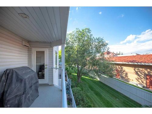 206-2206 Hawksbrow Point Nw, Calgary, AB - Outdoor