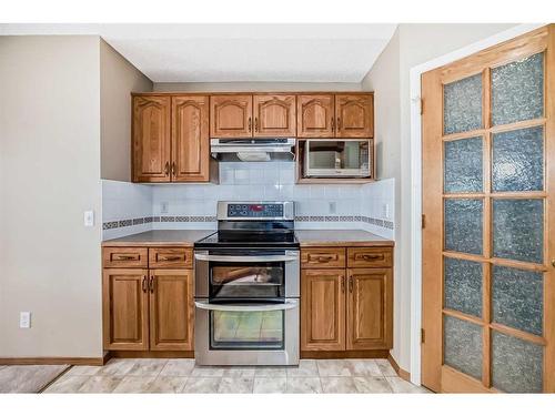 267 Valley Brook Circle Nw, Calgary, AB - Indoor Photo Showing Kitchen