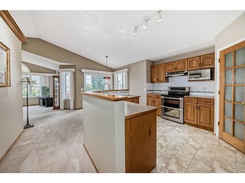 267 Valley Brook Circle Nw, Calgary, AB - Indoor Photo Showing Kitchen