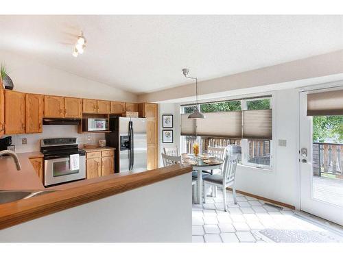 57 Shannon Crescent Sw, Calgary, AB - Indoor Photo Showing Kitchen