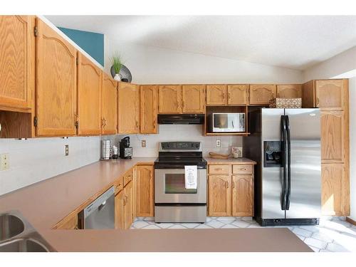 57 Shannon Crescent Sw, Calgary, AB - Indoor Photo Showing Kitchen