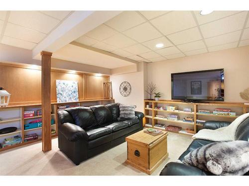 57 Shannon Crescent Sw, Calgary, AB - Indoor Photo Showing Living Room