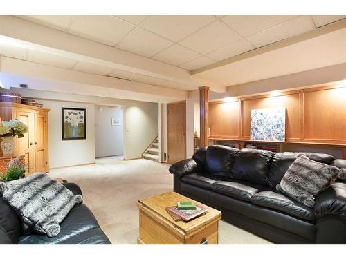 57 Shannon Crescent Sw, Calgary, AB - Indoor Photo Showing Living Room