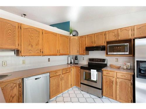 57 Shannon Crescent Sw, Calgary, AB - Indoor Photo Showing Kitchen