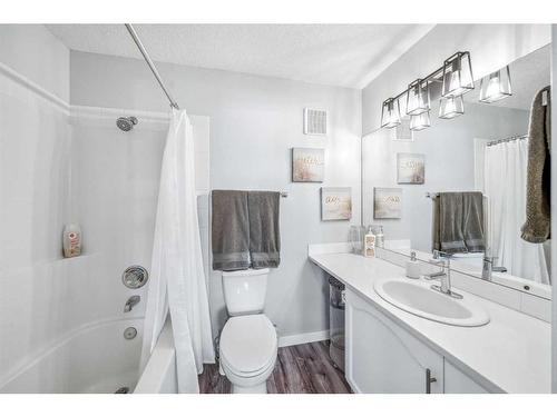 1308-1818 Simcoe Boulevard Sw, Calgary, AB - Indoor Photo Showing Bathroom