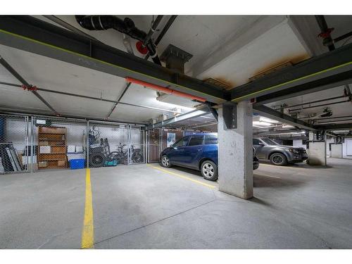 1308-1818 Simcoe Boulevard Sw, Calgary, AB - Indoor Photo Showing Garage