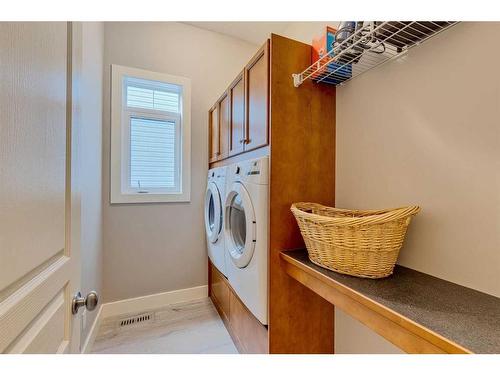 2 Elgin Park Common Se, Calgary, AB - Indoor Photo Showing Laundry Room