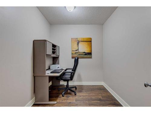 2 Elgin Park Common Se, Calgary, AB - Indoor Photo Showing Office